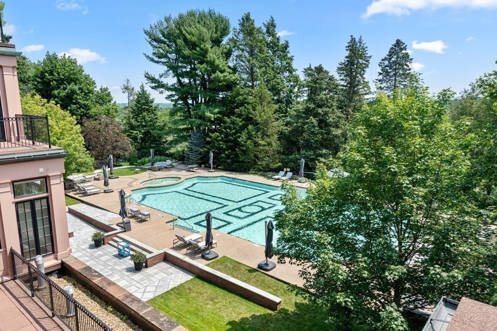 120 Seaver St #E201 - Brookline, MA