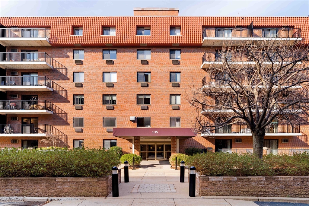 135 Pleasant St #207 - Brookline, MA