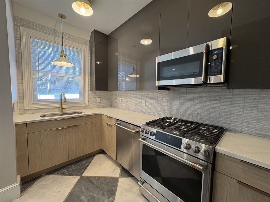 15 Lanark Rd #g 15 Lanark Rd #G - Brookline, MA