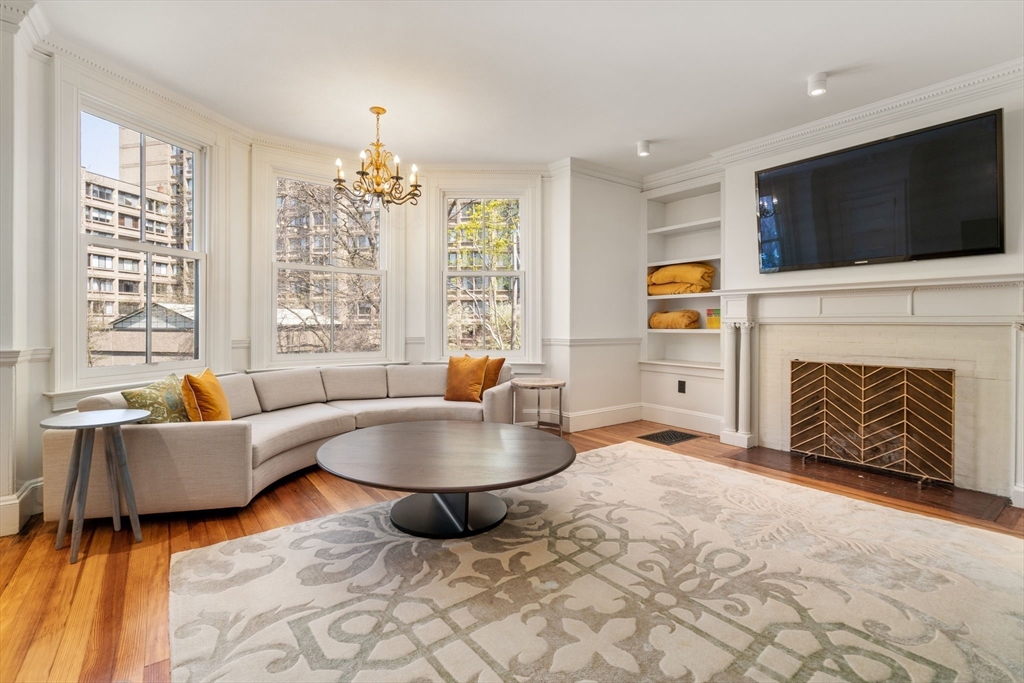 15 Regent Cir #SF - Brookline, MA