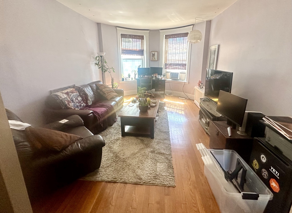 182 St. Paul St #2F - Brookline, MA