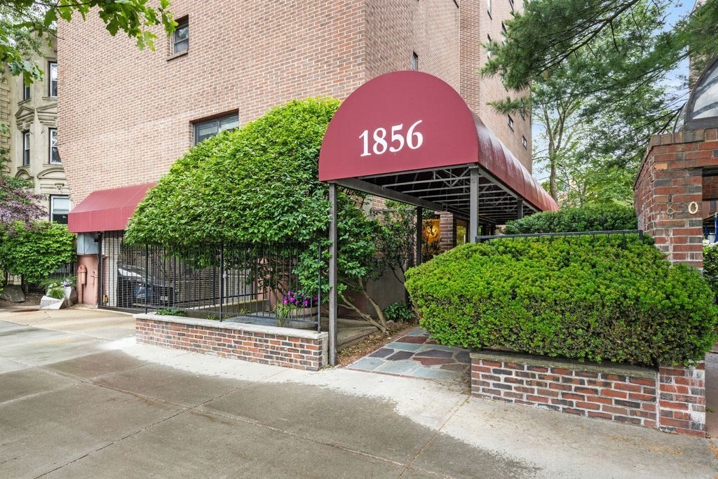 1856 Beacon St #2D - Brookline, MA