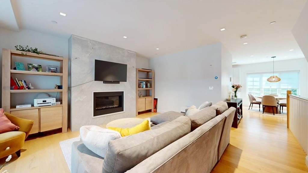 21 Crowninshield Rd #17 - Brookline, MA