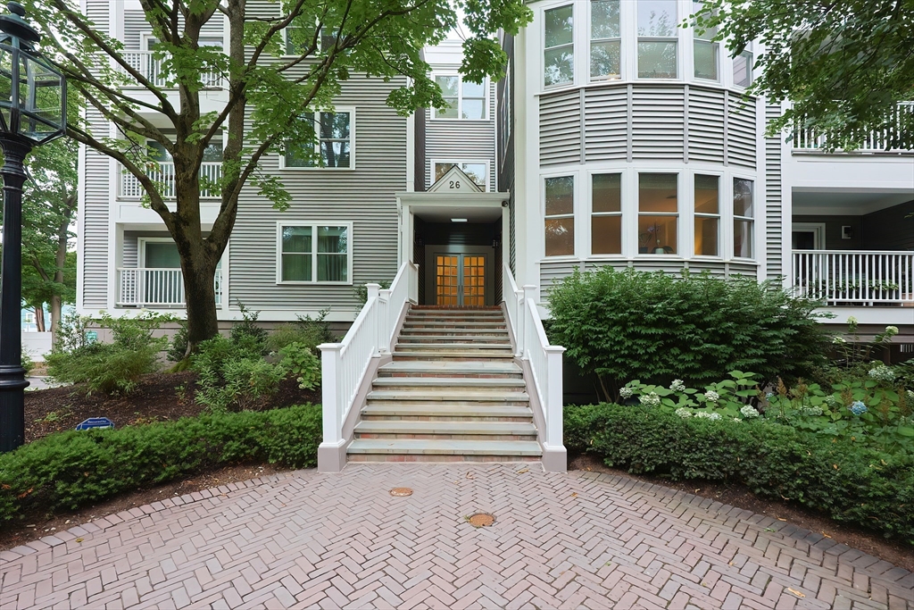 26 Holly Ln #3E - Brookline, MA