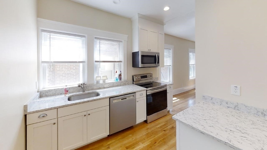 303 Tappan St #3 303 Tappan St #3 - Brookline, MA