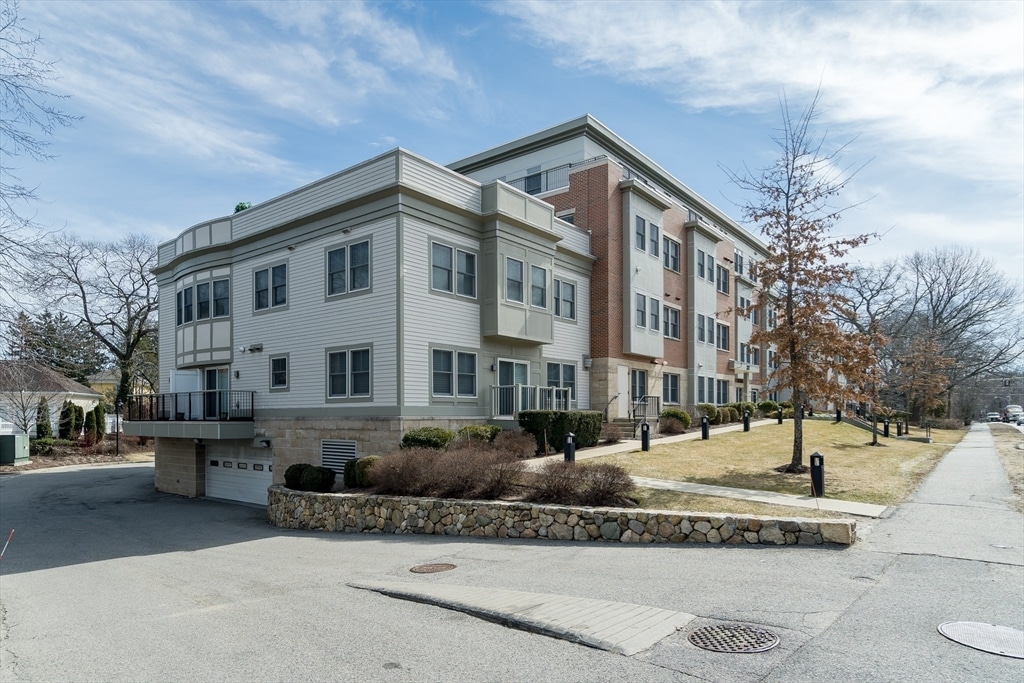 321 Hammond Pond Parkway #301 321 Hammond Pond Parkway #301 - Brookline, MA