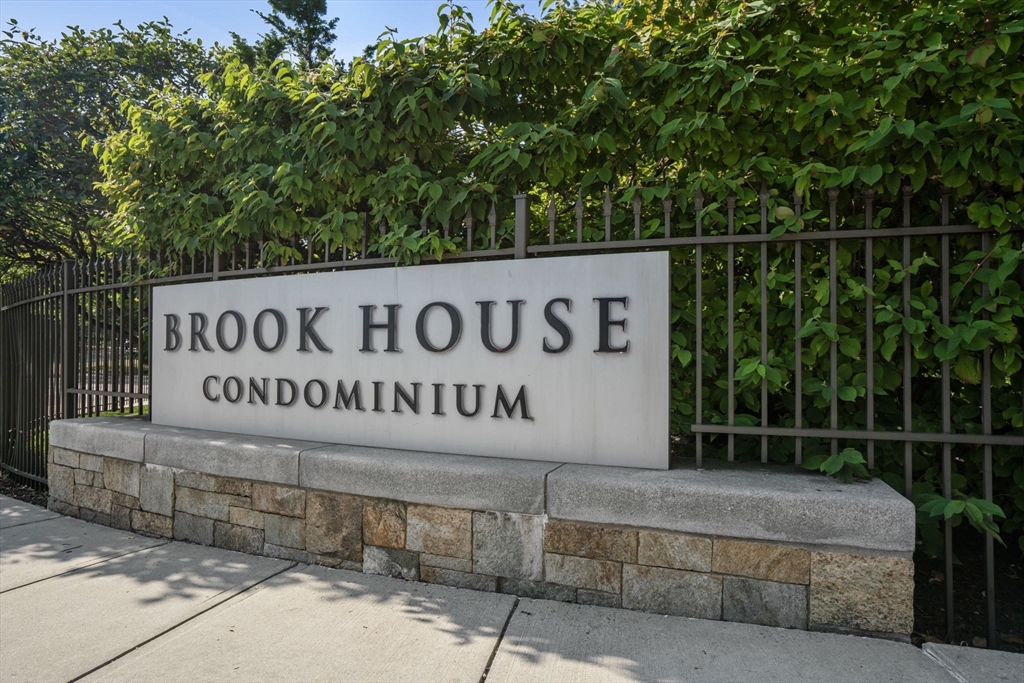 33 Pond Ave #523 - Brookline, MA
