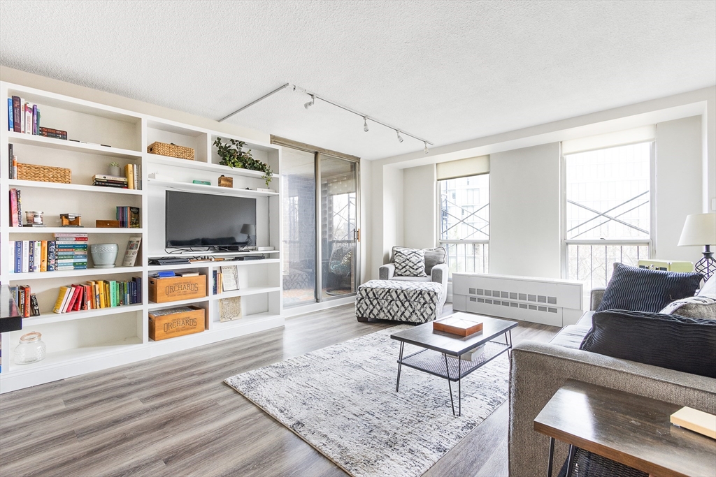 33 Pond Ave #524 - Brookline, MA