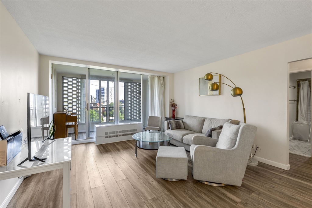 33 Pond Ave #919 - Brookline, MA