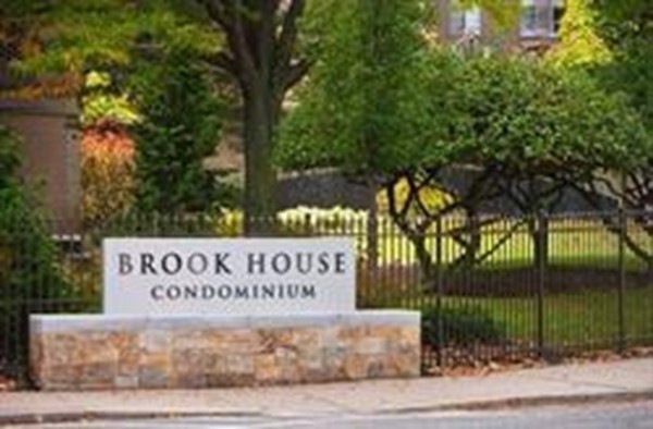 33 Pond Avenue #902 - Brookline, MA