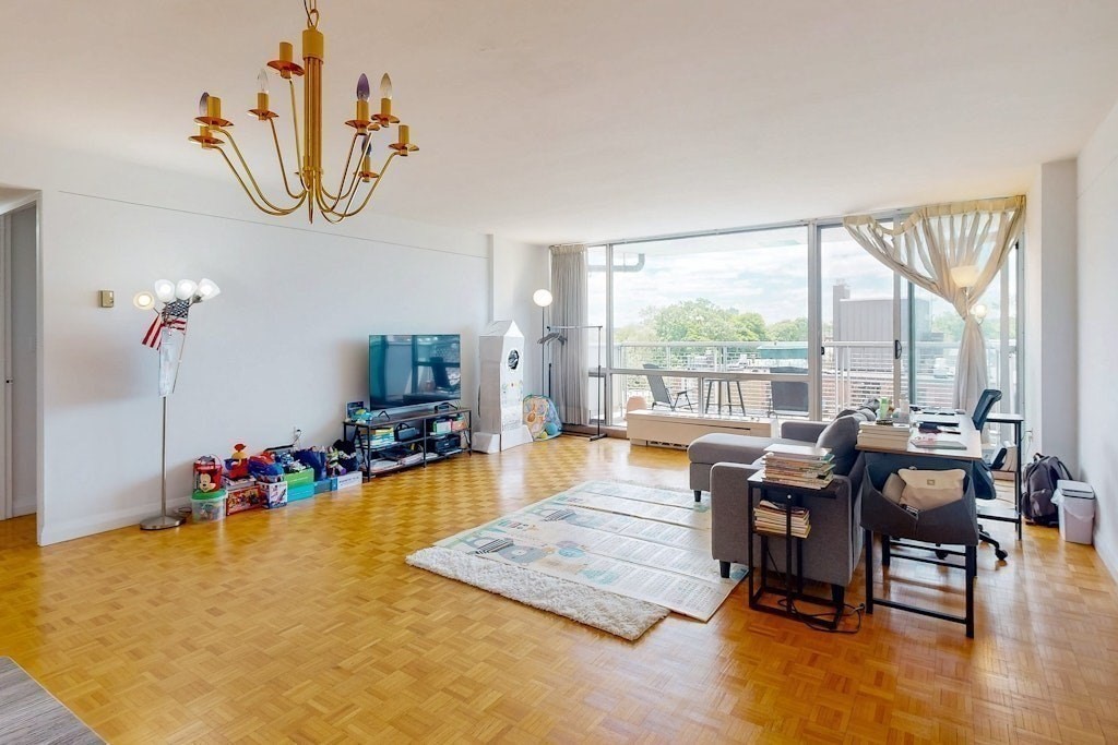 45 Longwood Ave #812 - Brookline, MA