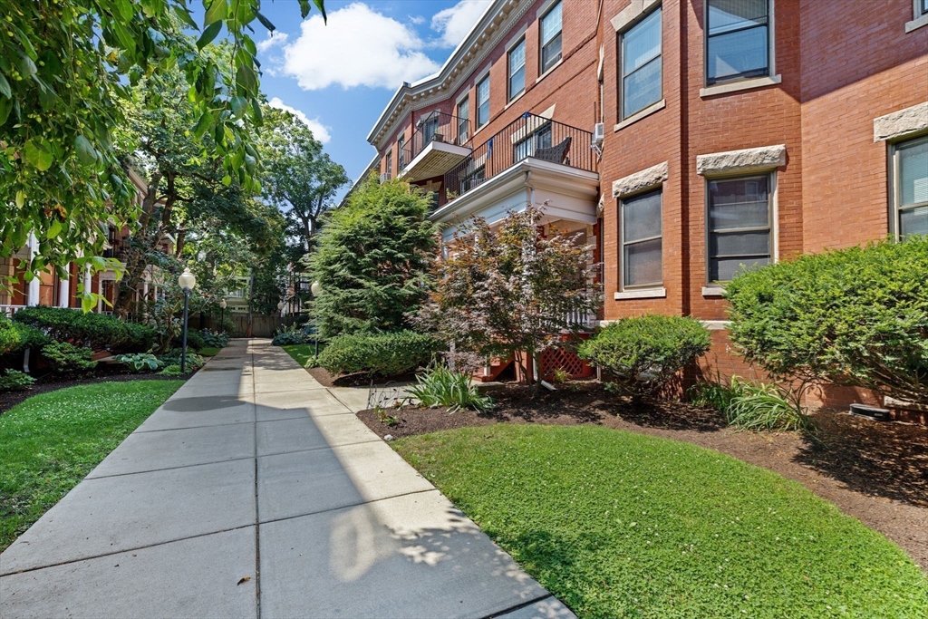 5 Auburn Ct #1 - Brookline, MA