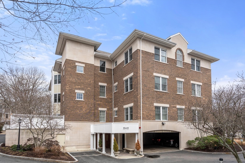 640 Hammond St #202 - Brookline, MA