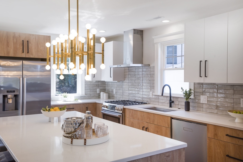 646 Newton St #2 646 Newton St #2 - Brookline, MA