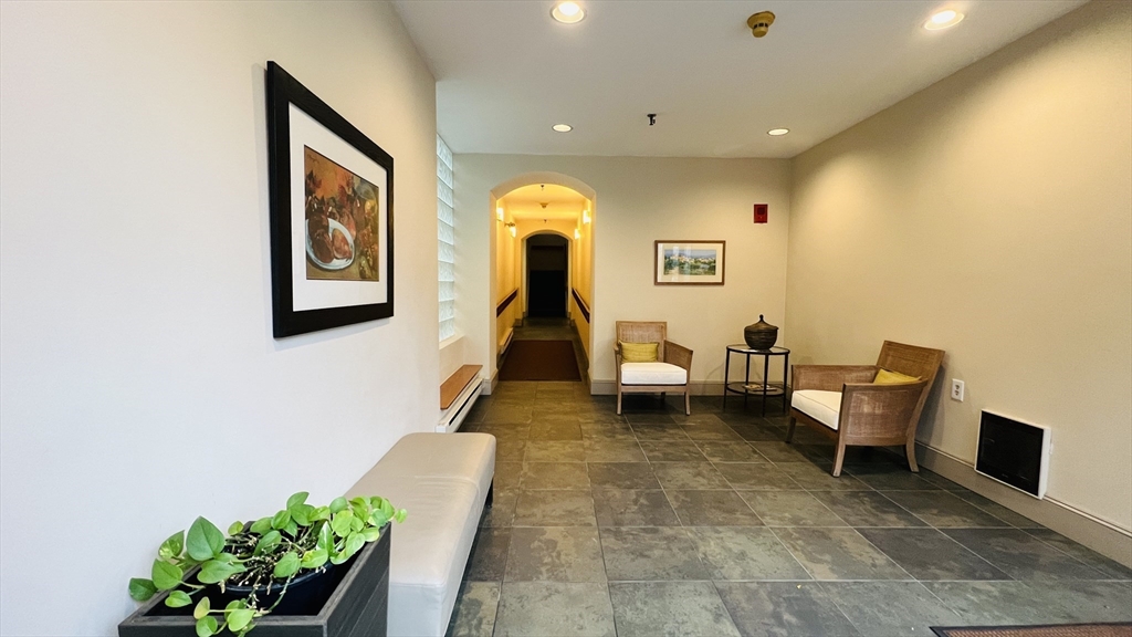 66 Winchester St #PHB - Brookline, MA