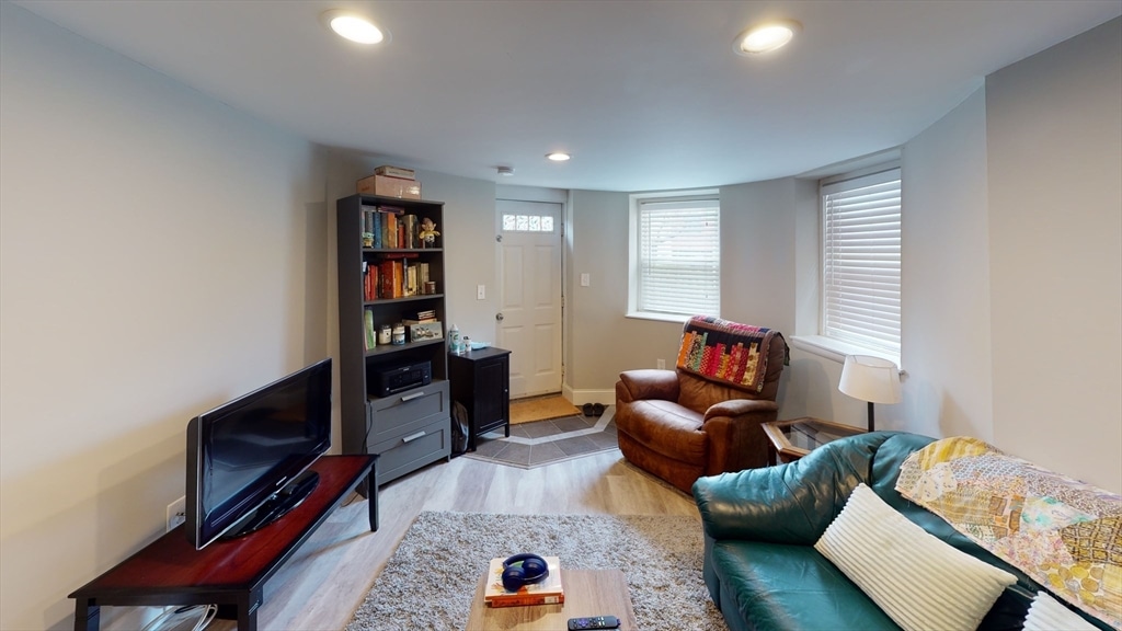 672 Washington #a 672 Washington #A - Brookline, MA