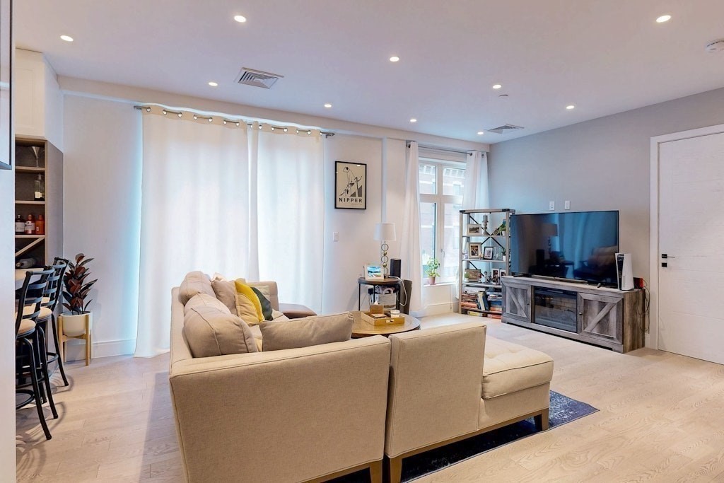 69 Walnut St #6 - Brookline, MA