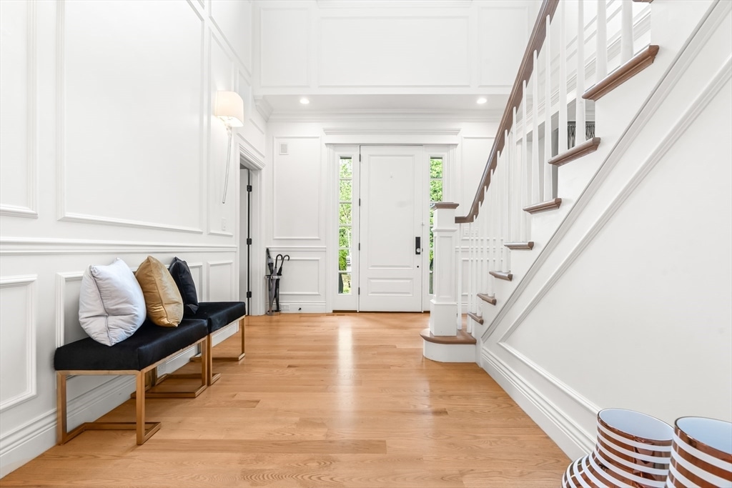 382 Lee St - Photo 3