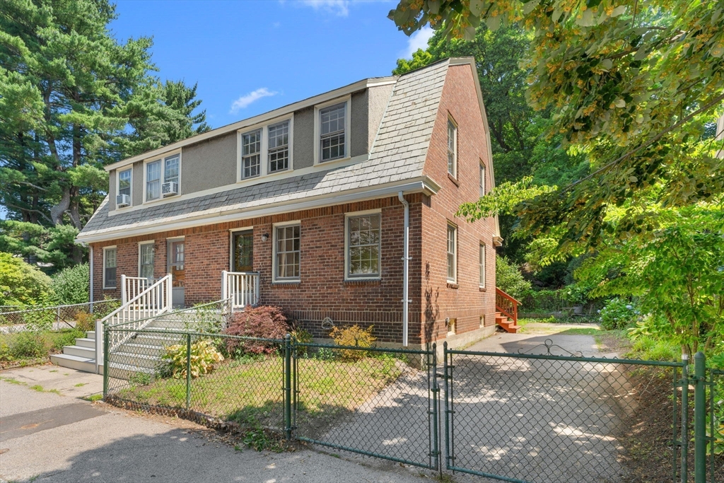 71 Highland Rd - Brookline, MA