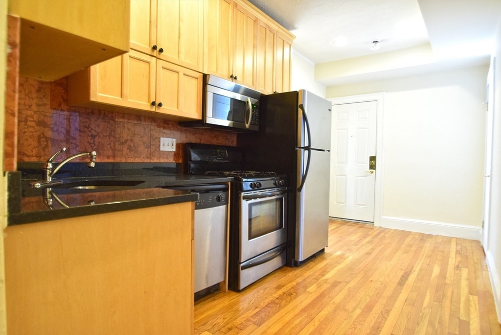 73 Thatcher St #302 - Brookline, MA