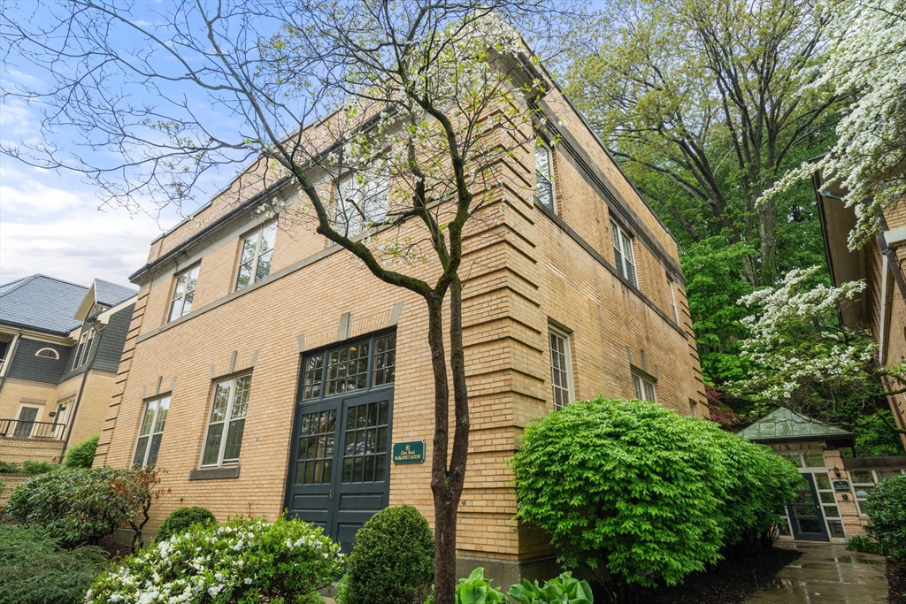 81 Glen Rd #S1 - Brookline, MA