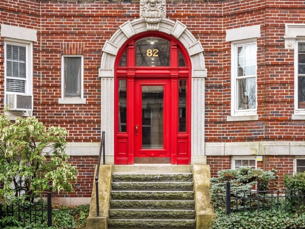 82 Browne St #1 82 Browne St #1 - Brookline, MA