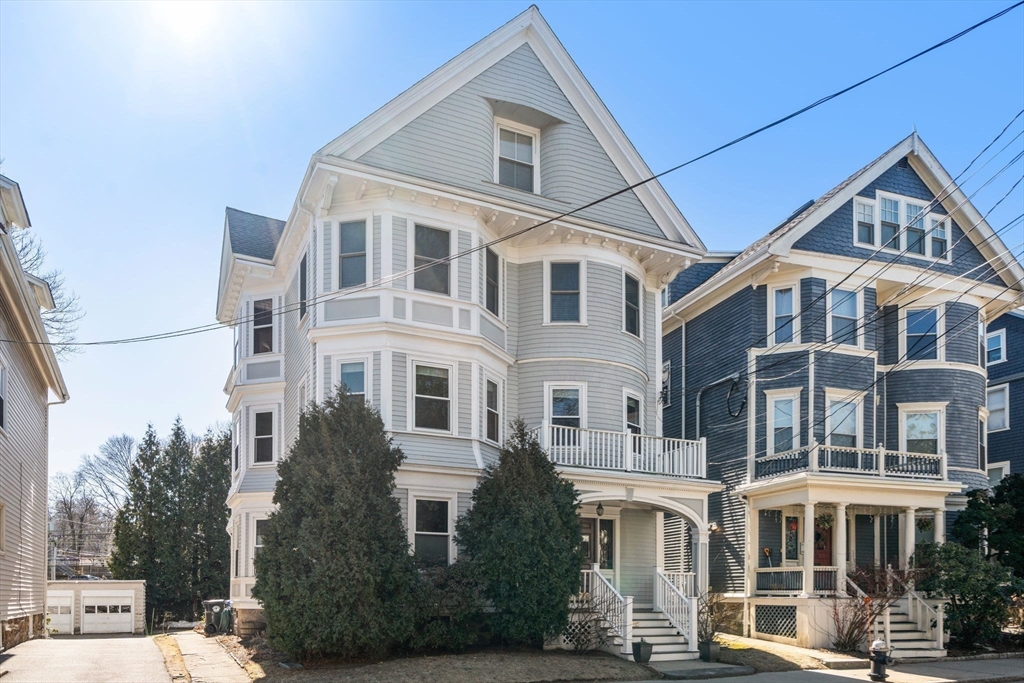 122 Davis Ave #2 122 Davis Ave #2 - Brookline, MA