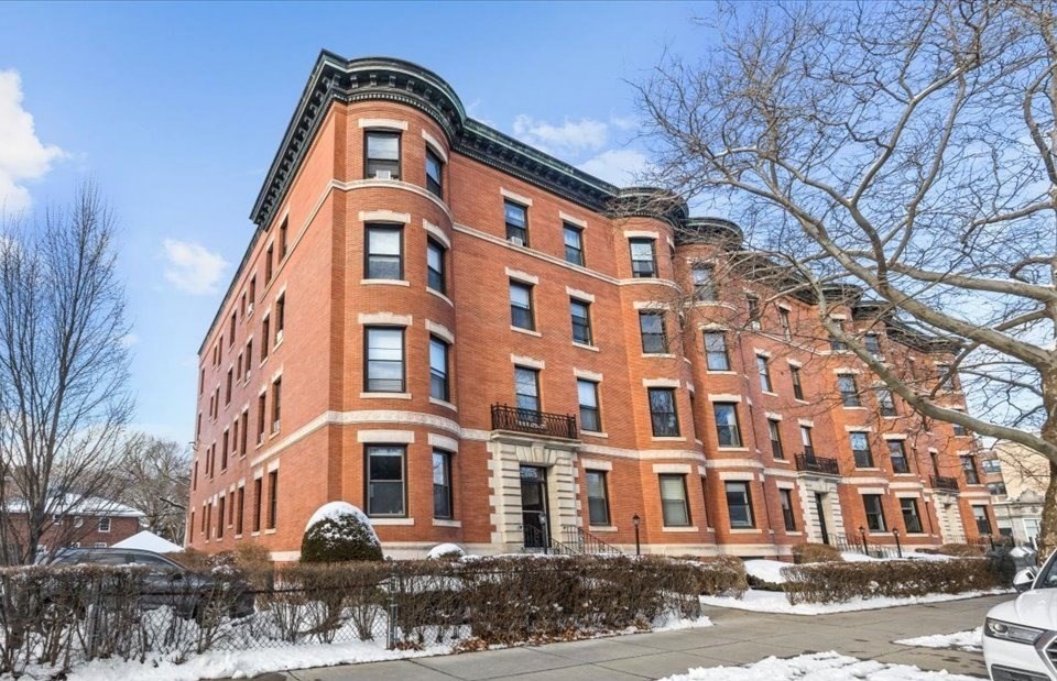 1064 Beacon St #7 - Brookline, MA