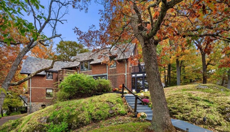 1125 W Roxbury Pkwy - Brookline, MA