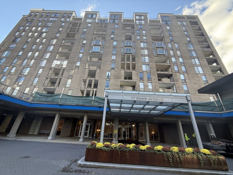 77 Pond Ave #1103 - Brookline, MA