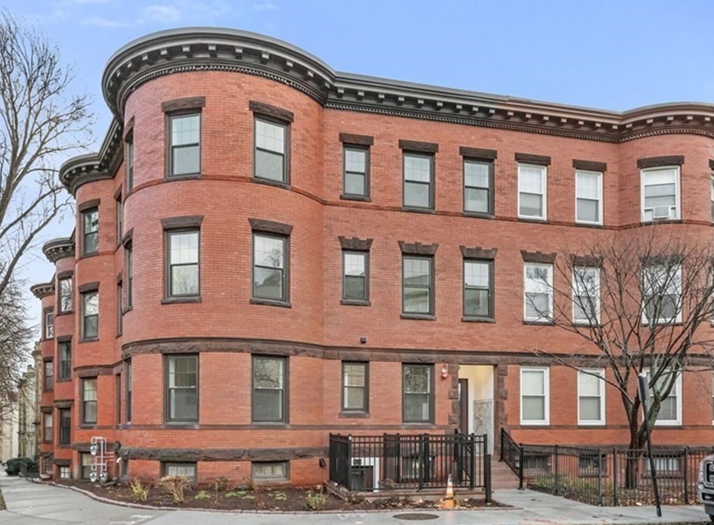 65 Pleasant St #2 - Brookline, MA