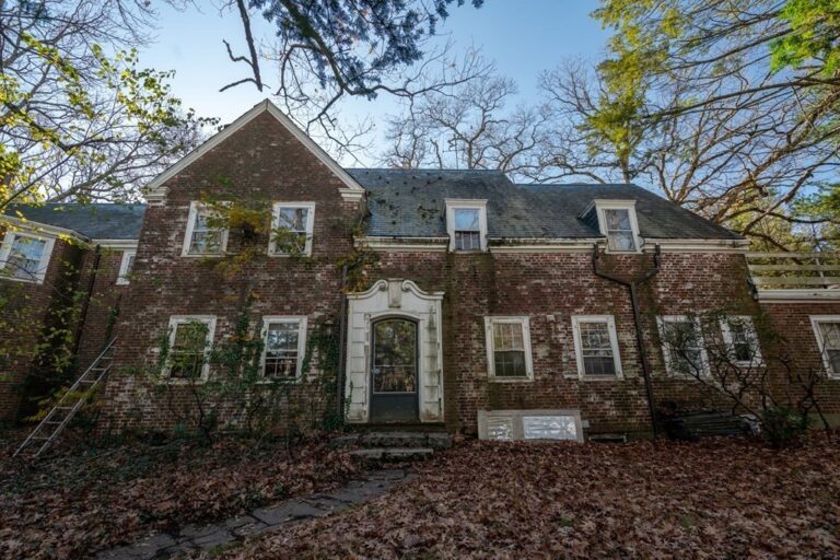 320 Woodland Rd - Brookline, MA