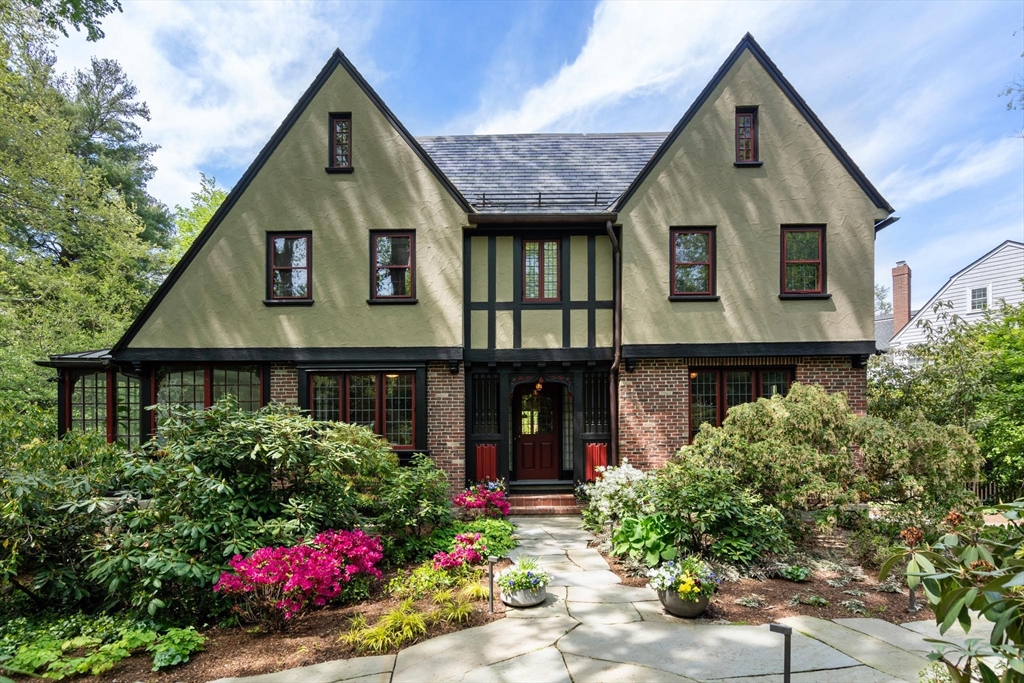 127 Woodland Rd - Brookline, MA