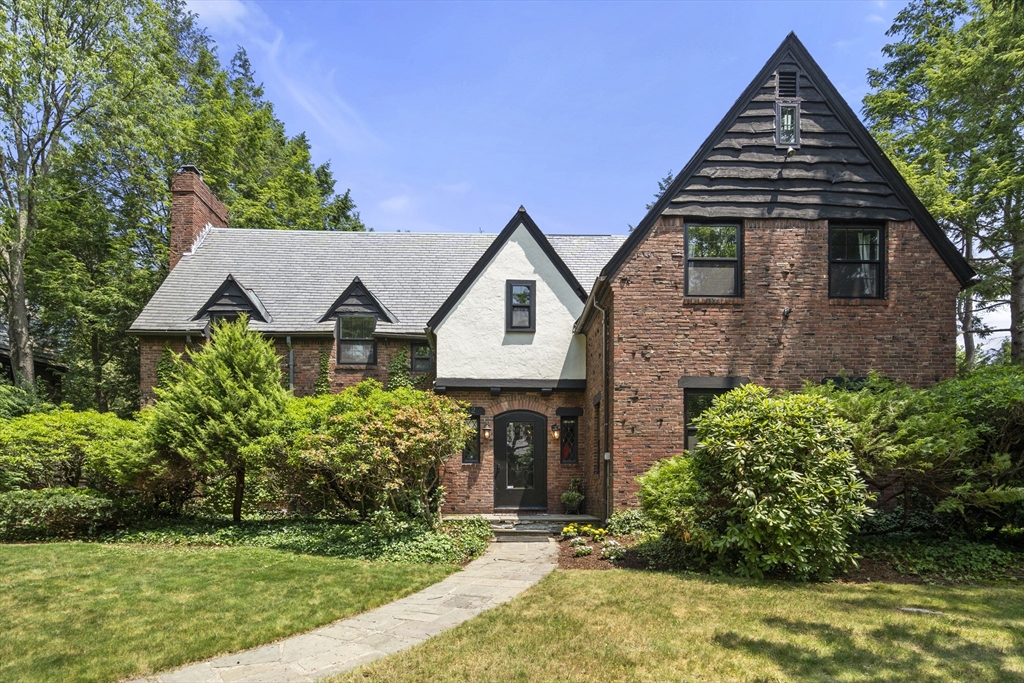 32 Taylor Crossway - Brookline, MA