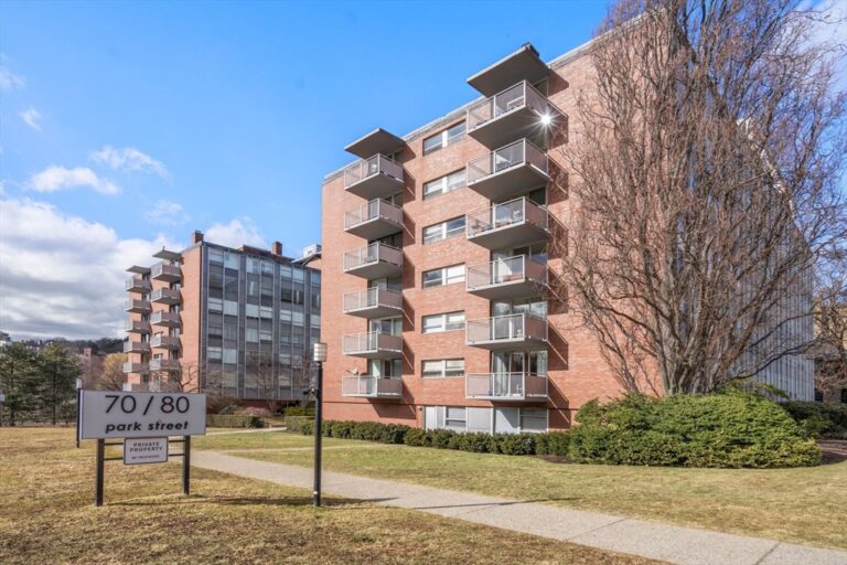 80 Park St #22 - Brookline, MA