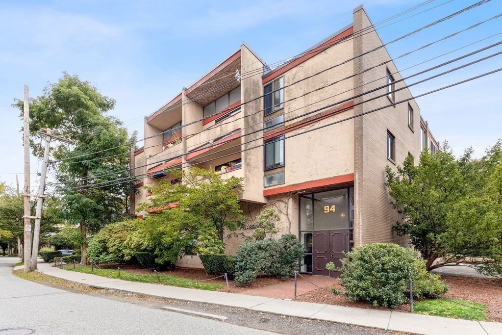94 Beaconsfield Rd #201 - Brookline, MA