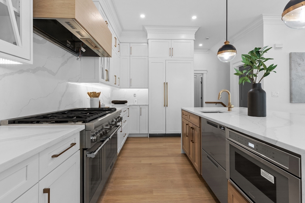 261 Tappan St #2 - Photo 4