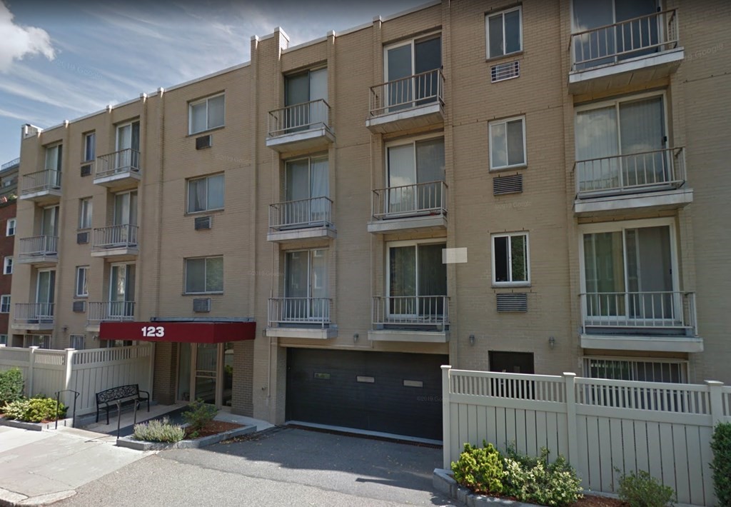 123 Sewall Ave #1C - Brookline, MA
