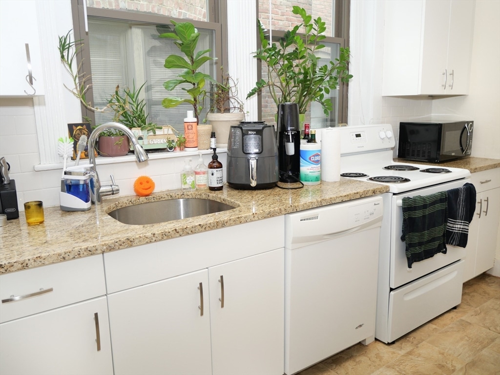 1390 Beacon #12 - Brookline, MA