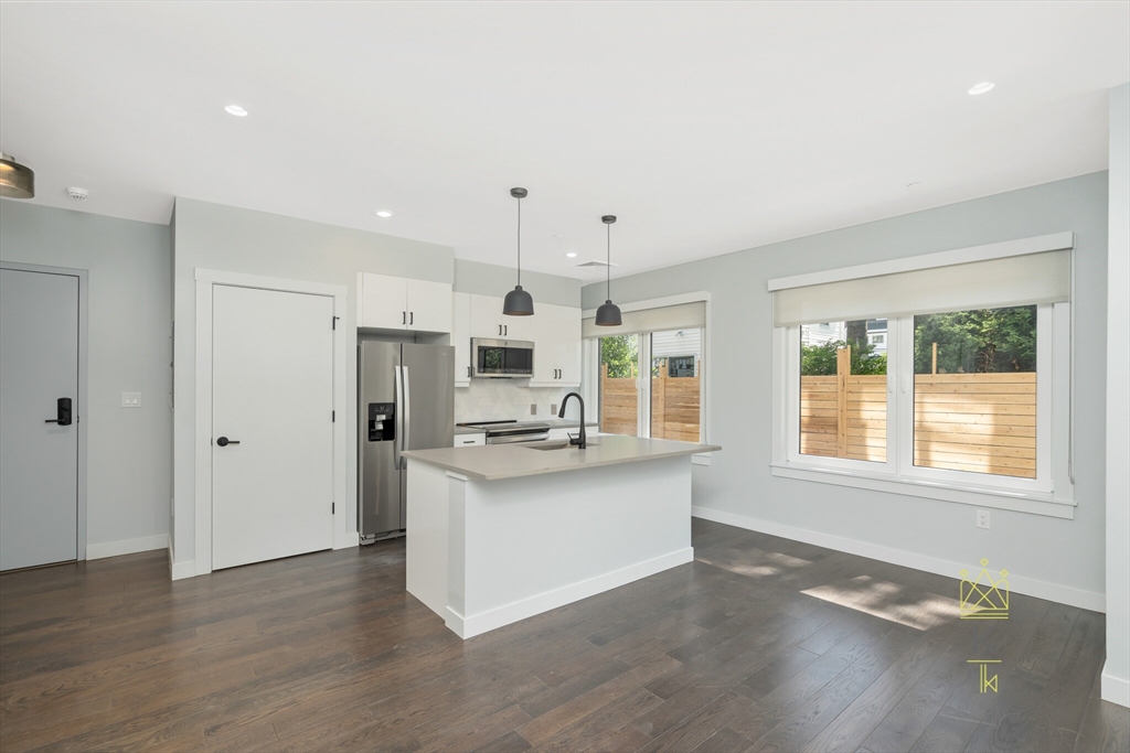 54 Auburn St #102 54 Auburn St #102 - Brookline, MA