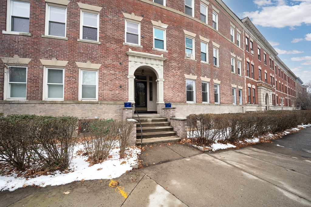 6 Parkway Rd #6 - Brookline, MA