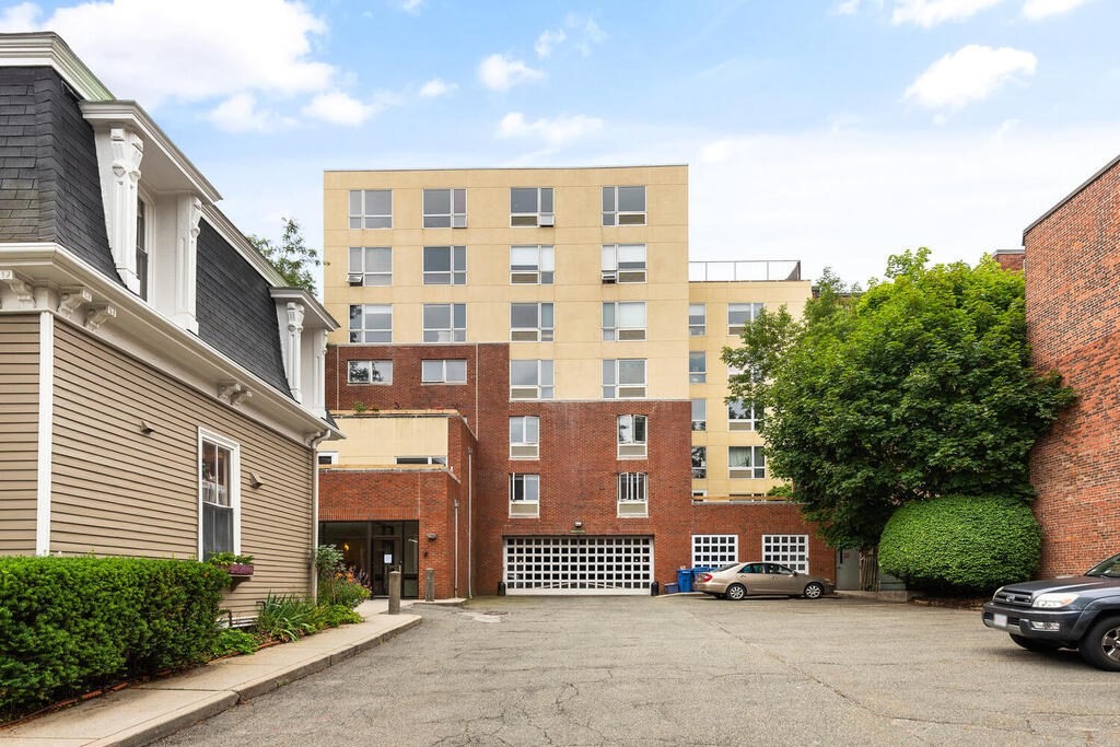 66 Winchester St #102 - Brookline, MA