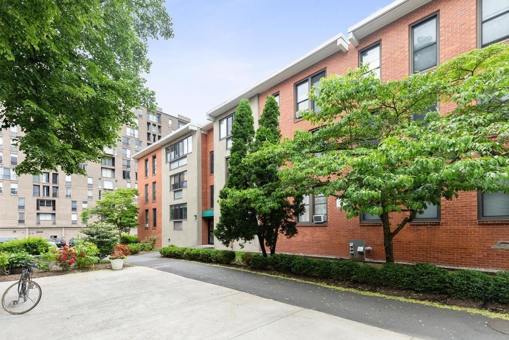 8 Juniper St #17 - Brookline, MA