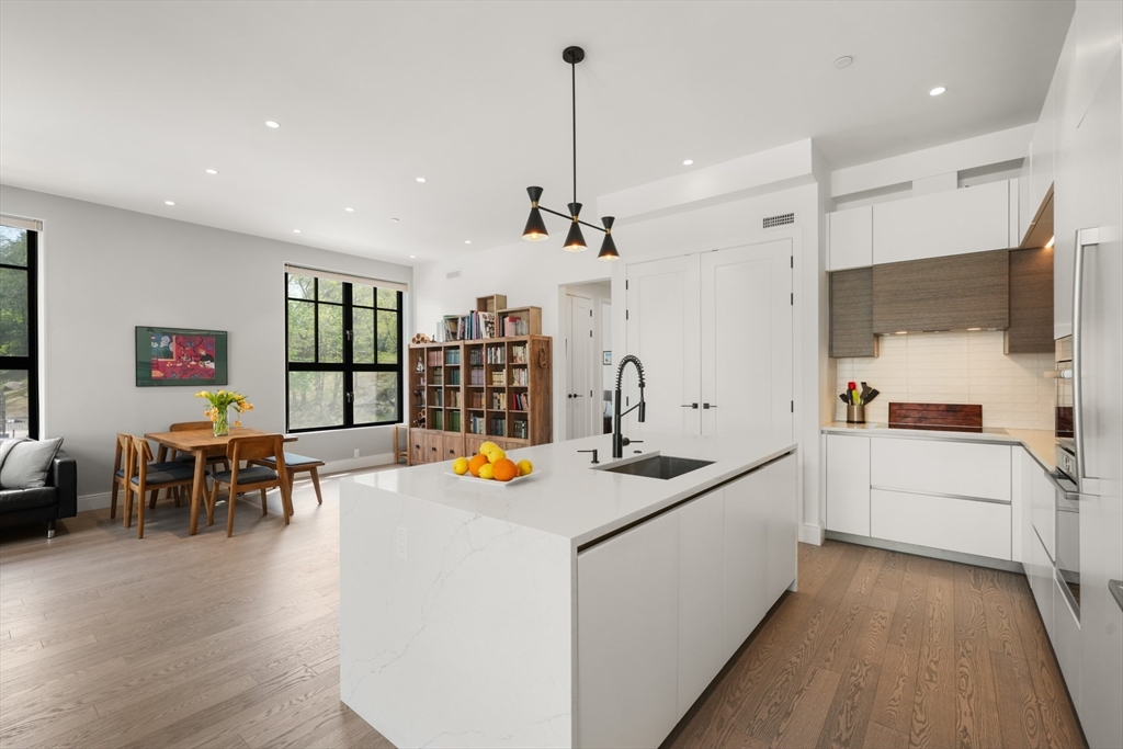 8 Leverett St #3 - Brookline, MA