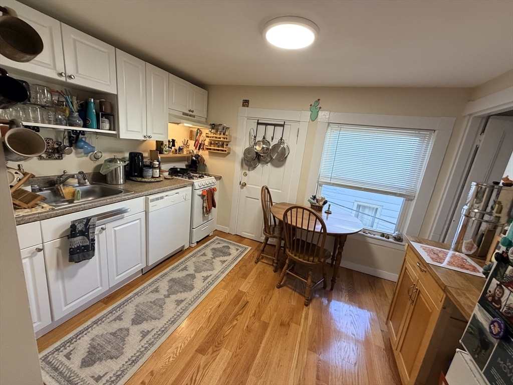 8 Roberts St #3r 8 Roberts St #3R - Brookline, MA