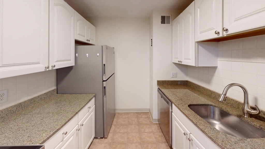 80 Pleasant St #76 - Brookline, MA