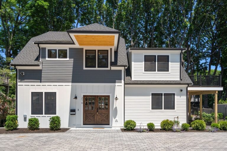 216 Aspinwall Ave, #3 - Brookline, MA