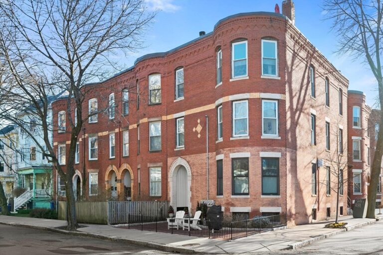 96 Brook St #3 - Brookline, MA