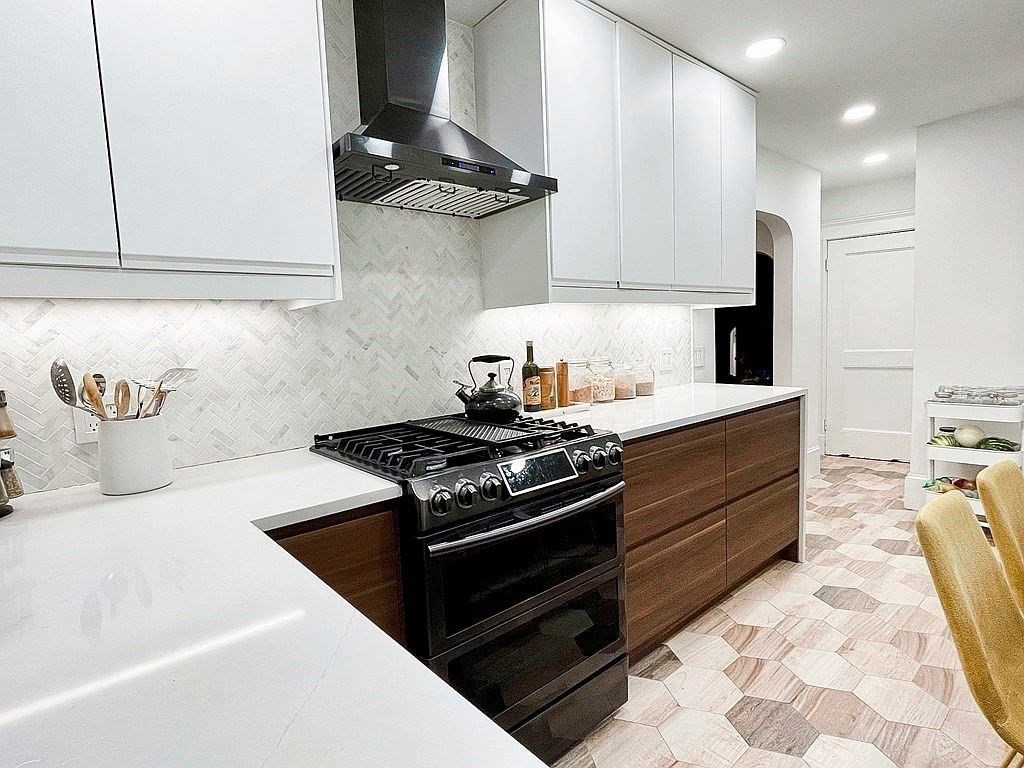 88 Naples  Rd #6 - Brookline, MA