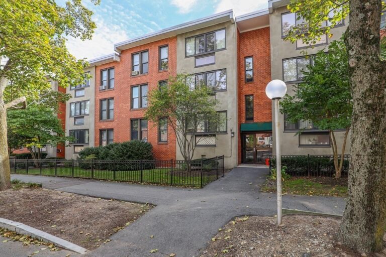 32 Juniper St #96 - Brookline, MA